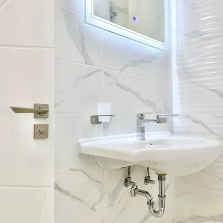 Διαμέρισμα Sea View With Free Parking