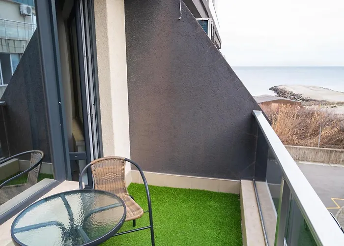 Апартамент Sea View With Free Parking *