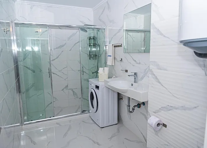 Sea View With Free Parking Апартамент Поморие