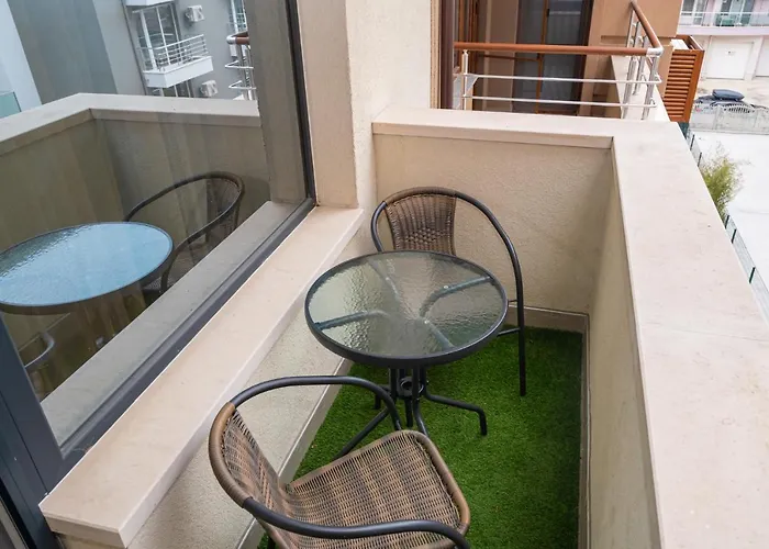 Апартамент Sea View With Free Parking