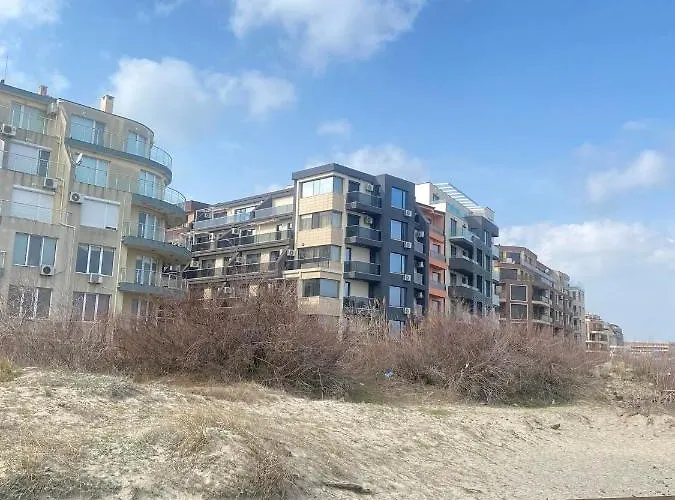 Апартамент Sea View With Free Parking