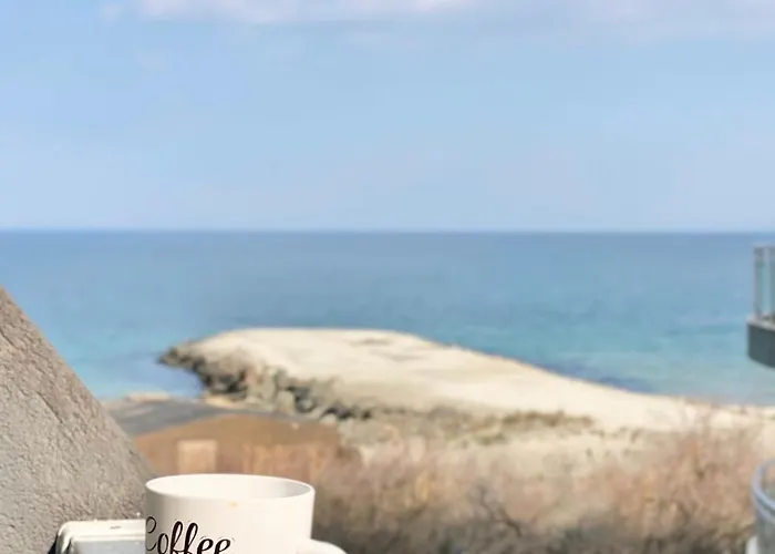 Sea View With Free Parking Апартамент Поморие